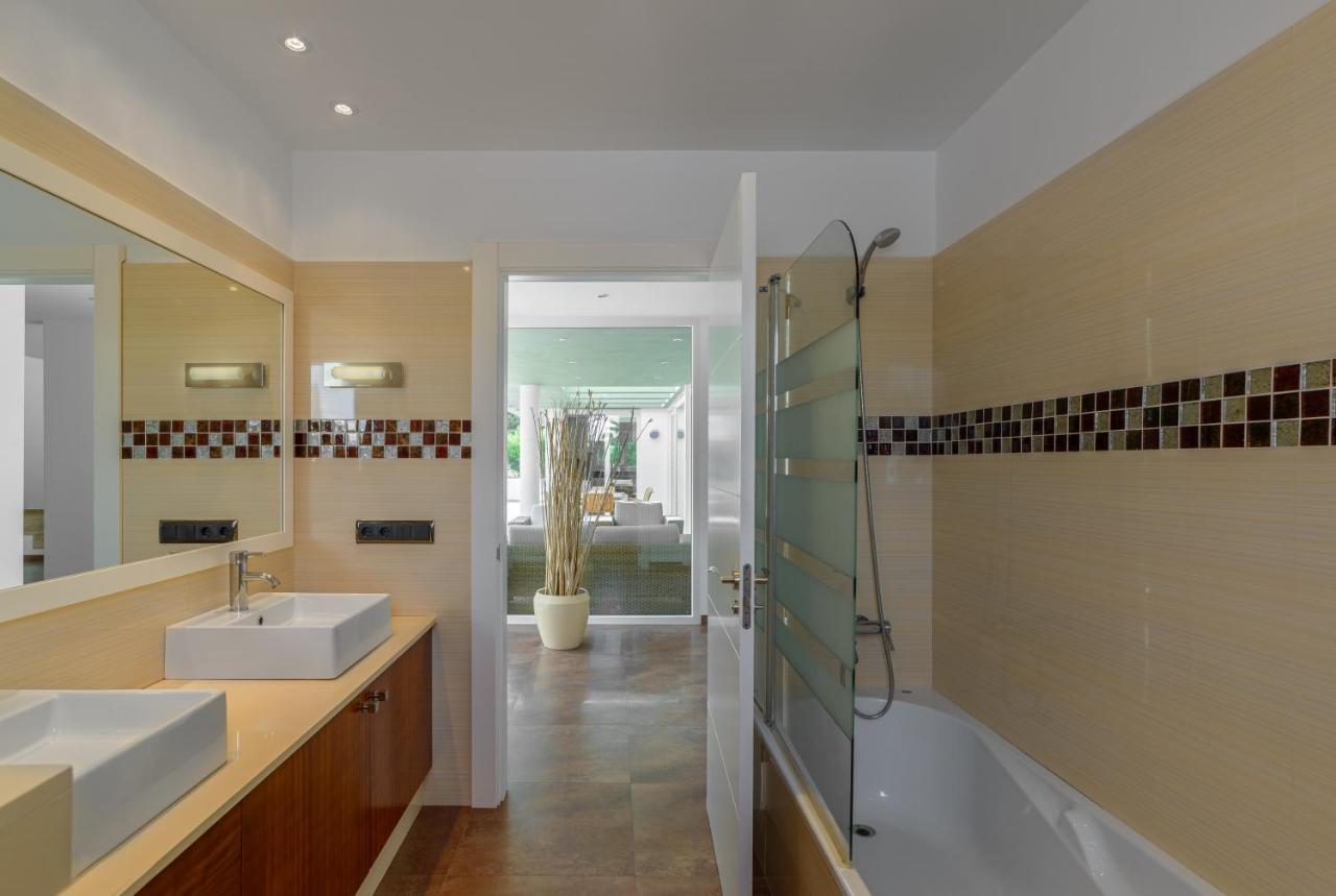 Villa Santandria Grupo Seranova Luxury Hotel シウタデリャ エクステリア 写真